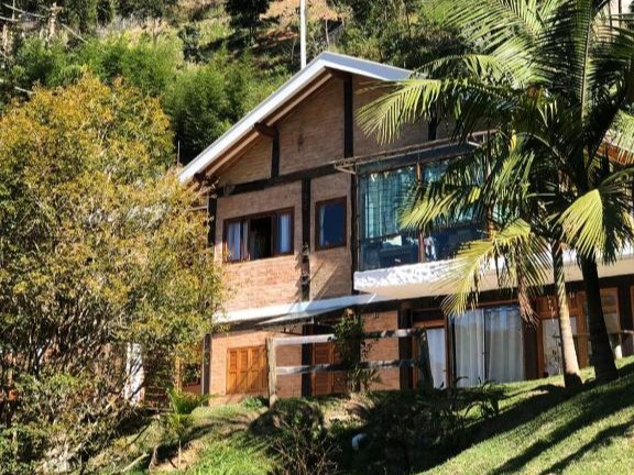 Pousada Cores e Flores da Serra